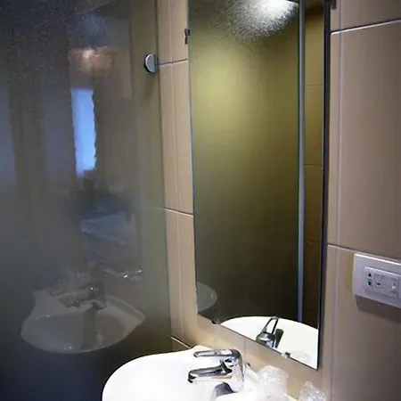 Hotel The Originals Access Bordeaux Aéroport 2*