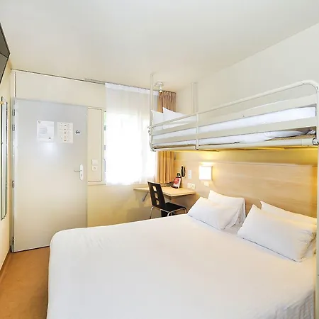 Hotel The Originals Access Bordeaux Aéroport 2*