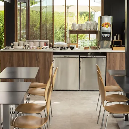 Hotel The Originals Access Bordeaux Aéroport