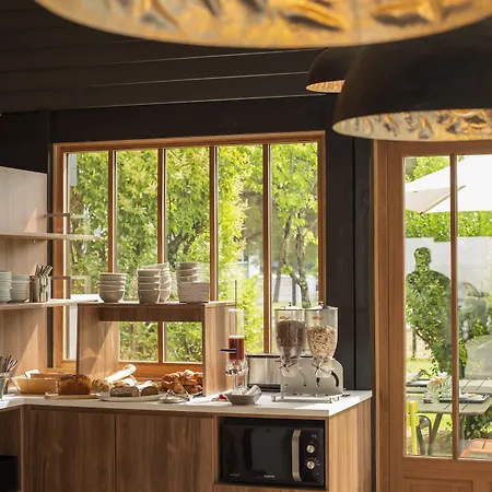 Hotel The Originals Access Bordeaux Aéroport 2*