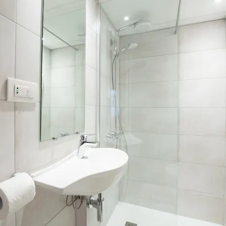 Hotel The Originals Access Bordeaux Aéroport