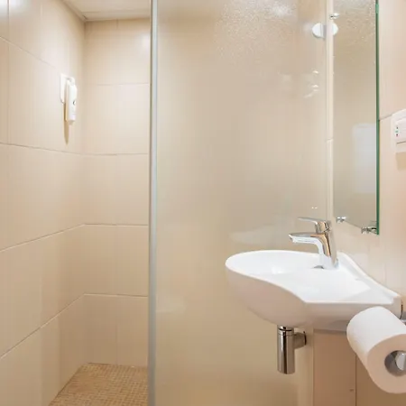 Hotel The Originals Access Bordeaux Aéroport 2*