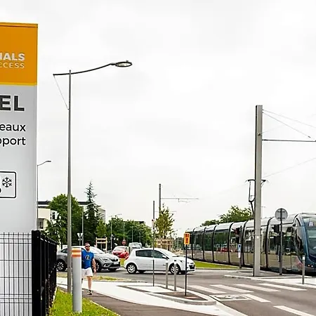 호텔 The Originals Access Bordeaux Aeroport 2*