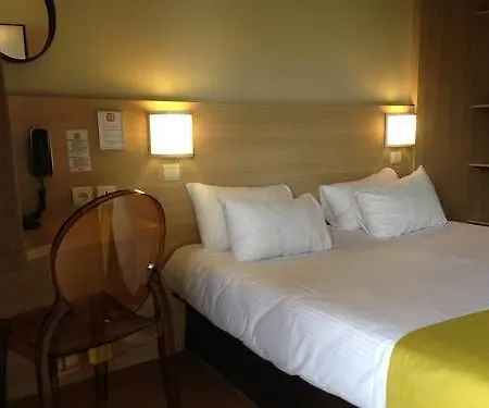 Hotel The Originals Access Bordeaux Aéroport 2*